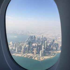 Blick auf Katar aus dem Flugzeug