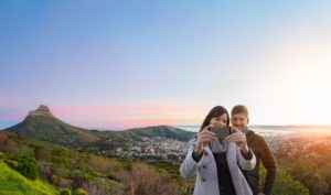 Pärchen macht ein Selfie in Kapstadt