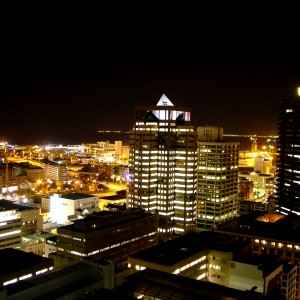 Skyline bei Nacht, Kapstadt, Südafrika
