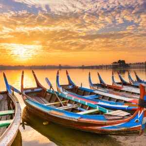Boote auf dem Taunghtaman-See in Mandalay