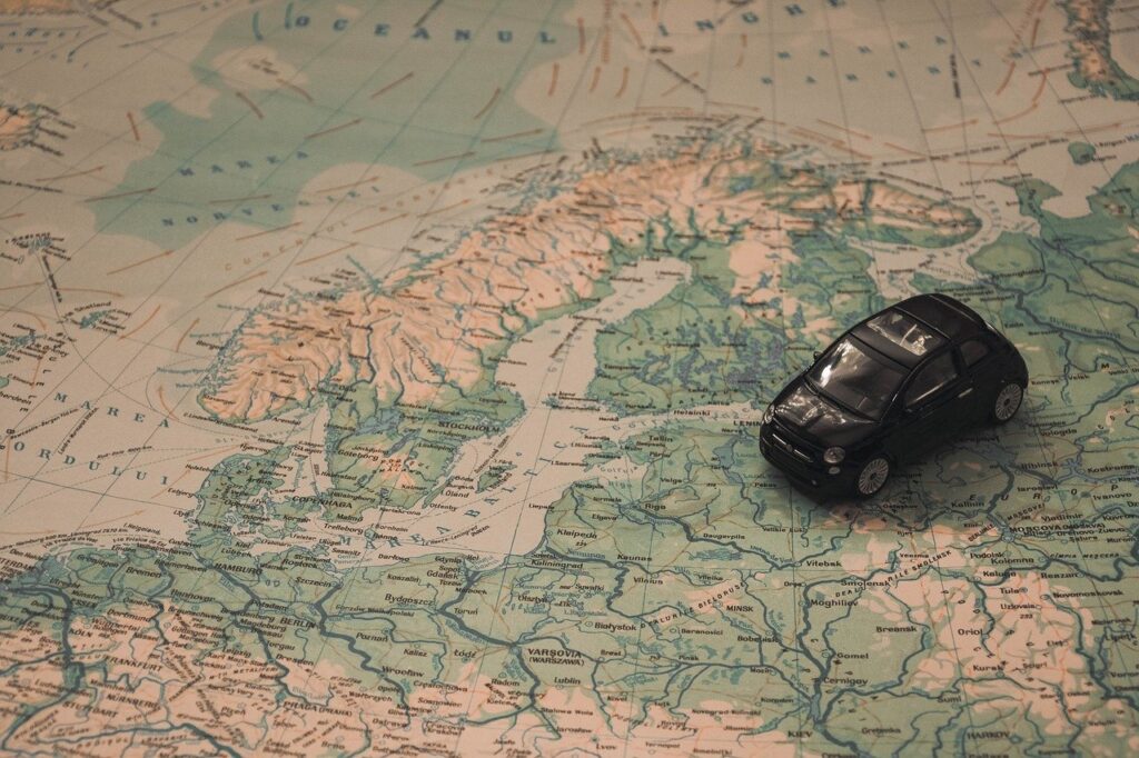 Urlaub mit dem Auto in Europa: Welche Vorbereitungen sind nötig?