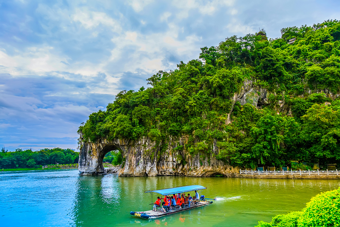 China-Bamboo-Rafting