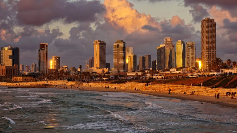 Tel Aviv Strand Skyline